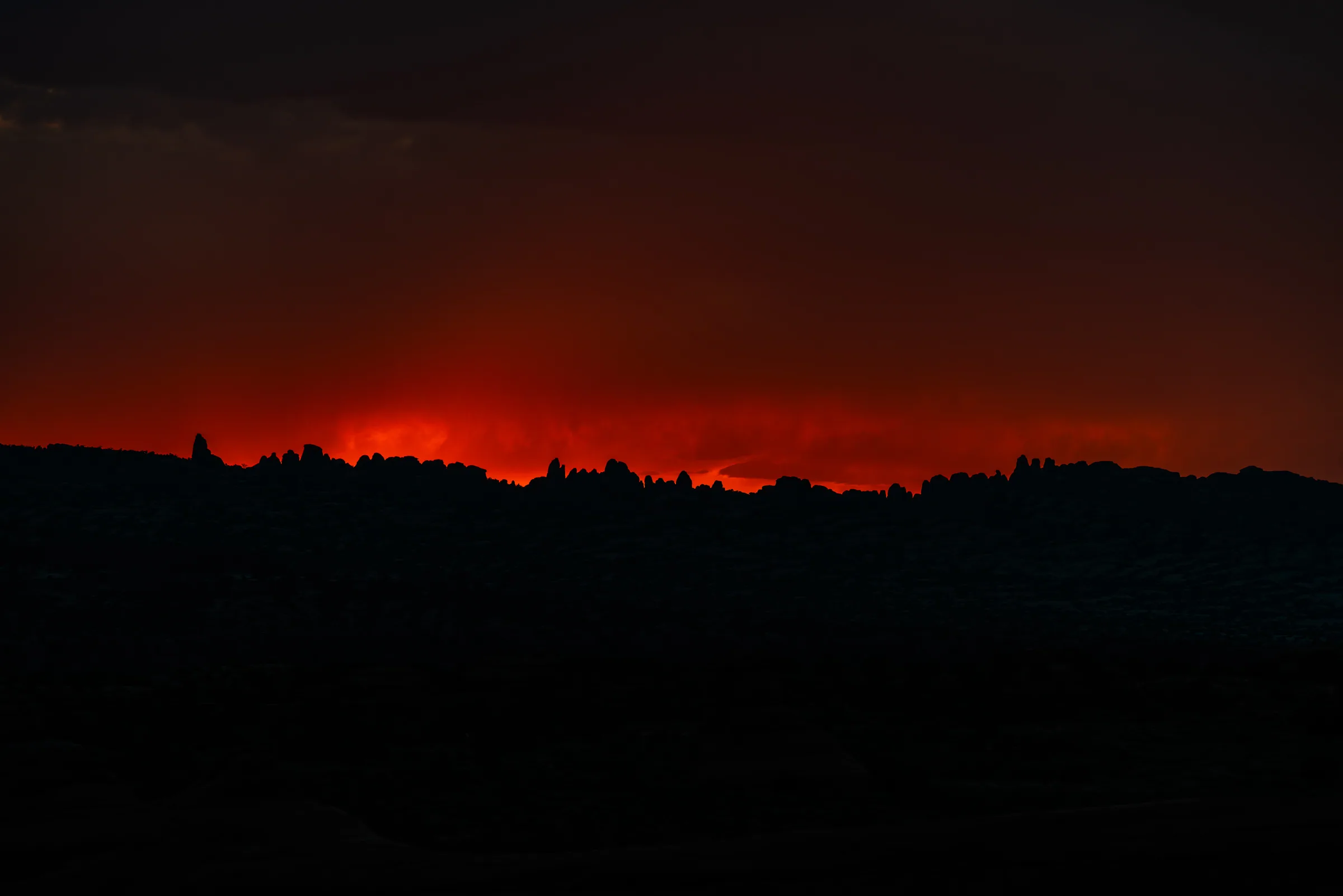 Red Sky over the Fins, Arches