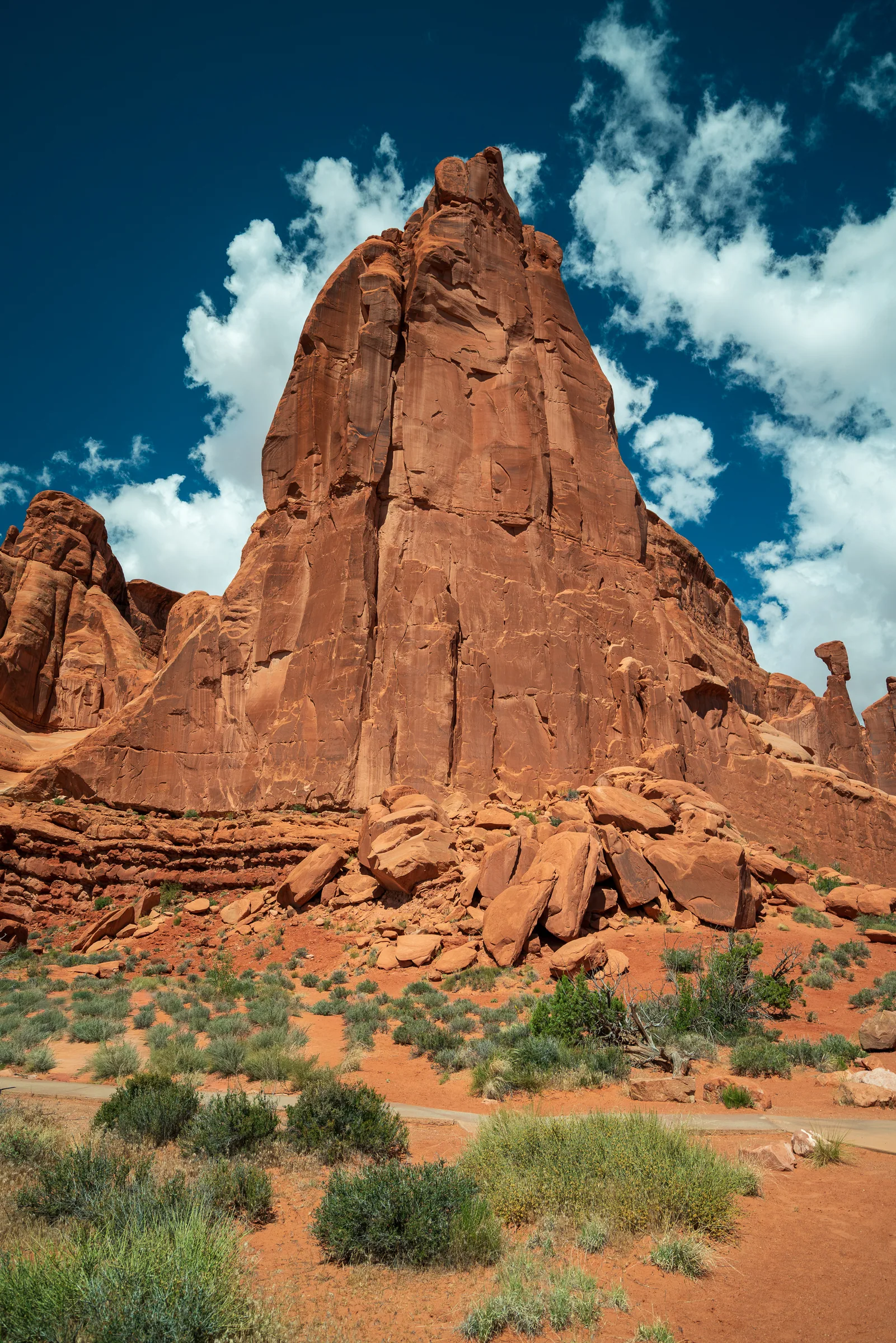 Sandstone Skyscraper, Arches